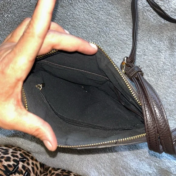 G.H. Bass & Co. Cream and Black Crossbody Bag - Picture 3 of 5